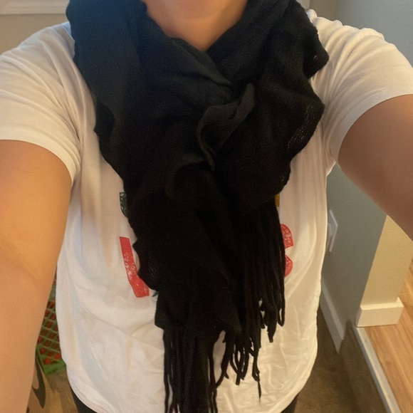 Cute Ruffle Scarf - Picture 3 of 4